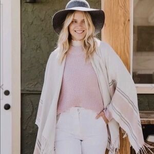 🌟Beautiful Siizu Sustainable Poncho Cream - Like New!